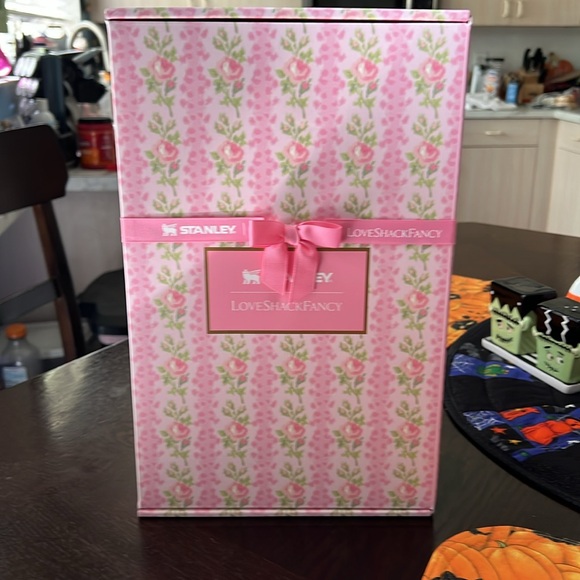 NEW LIMITED EDITION LOVE SHACK FANCY STANLEY TUMBLER 40oz - Picture 10 of 10